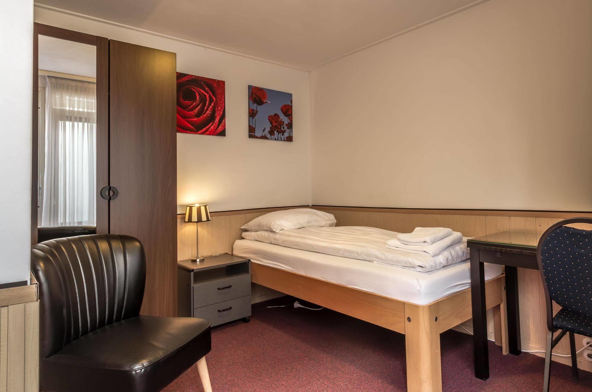 Hotel Randenbroek アーメルスフォールト エクステリア 写真